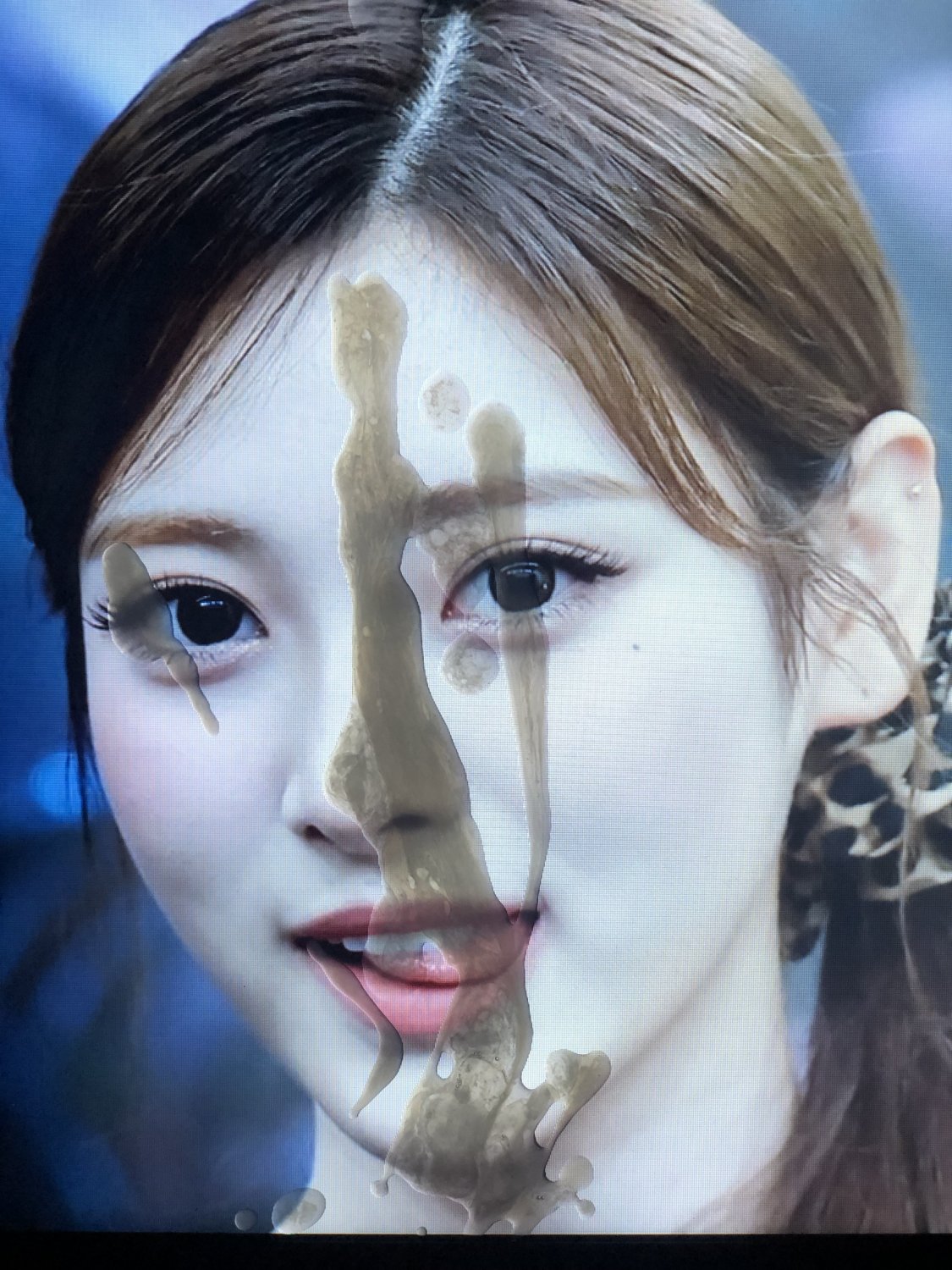 eIZ2PM2V MEOVV Anna Kpop Cumtribute 02.jpg